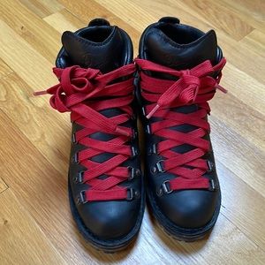 DANNER Womens Mountain Light Boot, US 6.5, Black
